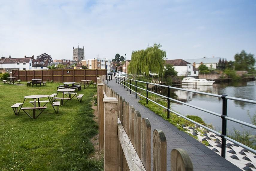 The Royal Hop Pole Wetherspoon Тьюксбери Экстерьер фото
